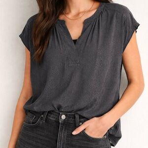 BANANA REPUBLIC Black Subtle Snakeskin Print Cap Sleeve Blouse Size S-M